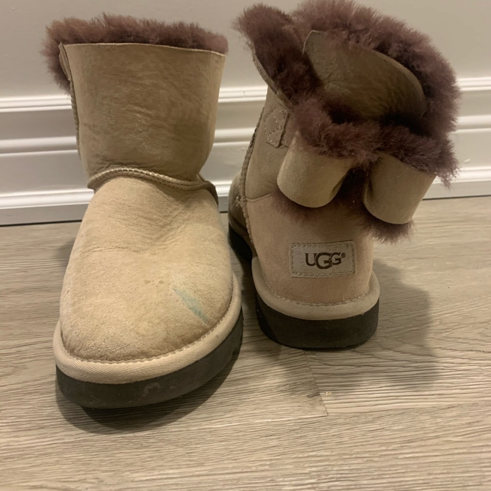 UGG - size 9